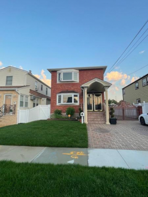 Nice 3 Bedrooms w/balcony area 5 mins way to JFK